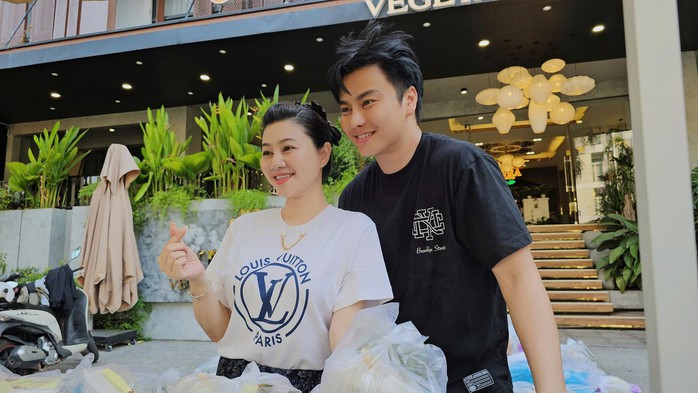 NSND Quế Trân tâm huyết với việc trao tặng cơm chay cho người nghèo- Ảnh 2. NSND Quế Trân tâm huyết với việc trao tặng cơm chay cho người nghèo- Ảnh 2.