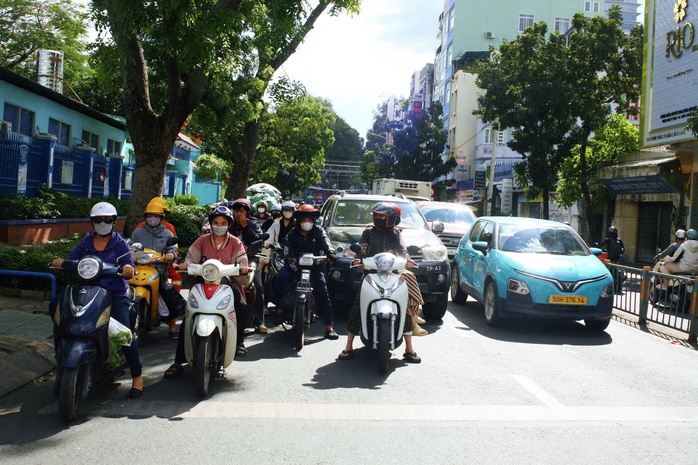 Thời tiết TP HCM hôm nay, ngày 6-4: Duy trì nắng nóng diện rộng- Ảnh 1.