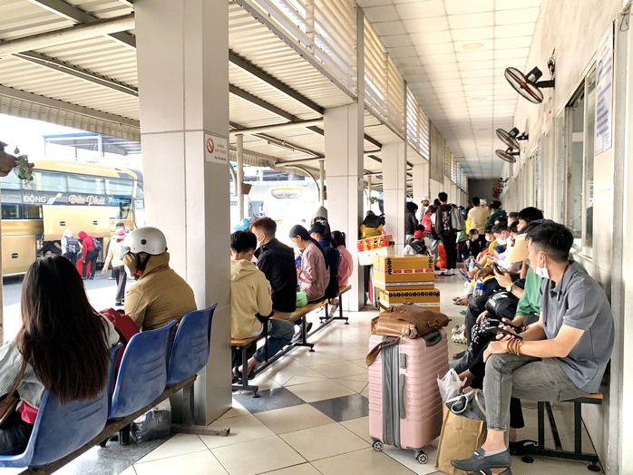 Lễ 30-4, các bến xe lớn của TP HCM dự kiến lượng khách "khủng"- Ảnh 1. Lễ 30-4, các bến xe lớn của TP HCM dự kiến lượng khách "khủng"- Ảnh 1.