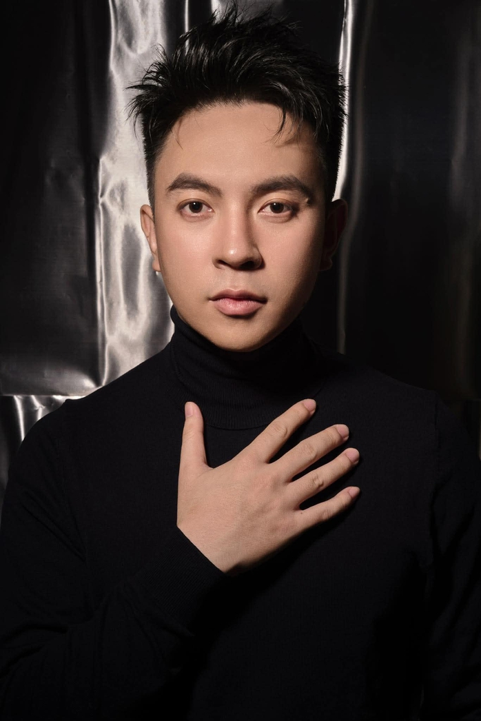 "Giai điệu tự hào"- dấu ấn mới của ca sĩ Viết Thu- Ảnh 5. "Giai điệu tự hào"- dấu ấn mới của ca sĩ Viết Thu- Ảnh 5.
