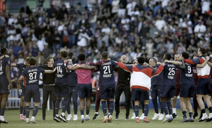 Vô địch sớm 6 vòng, PSG đăng quang lần thứ 13 tại Ligue 1- Ảnh 6. Vô địch sớm 6 vòng, PSG đăng quang lần thứ 13 tại Ligue 1- Ảnh 6.
