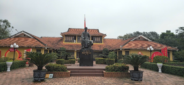 Cận cảnh hiện vật, tư liệu quý từng gắn với cuộc đời, sự nghiệp Đại thi hào Nguyễn Du- Ảnh 1. Cận cảnh hiện vật, tư liệu quý từng gắn với cuộc đời, sự nghiệp Đại thi hào Nguyễn Du- Ảnh 1.