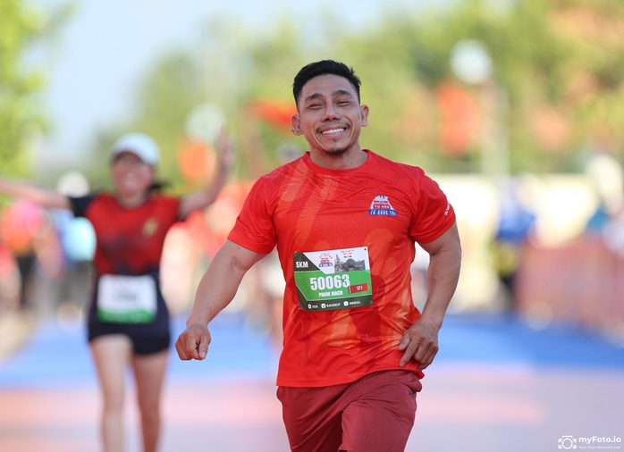 Giải Half-marathon "Tự hào Tổ quốc tôi": Thử thách bản thân, rèn luyện bản lĩnh- Ảnh 2. Giải Half-marathon "Tự hào Tổ quốc tôi": Thử thách bản thân, rèn luyện bản lĩnh- Ảnh 2.
