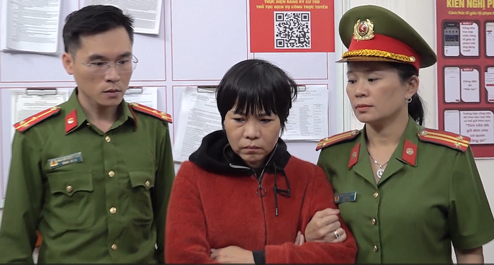 Dựng lại hiện trường người mẹ giết con để trục lợi bảo hiểm, ngàn người theo dõi- Ảnh 4. Dựng lại hiện trường người mẹ giết con để trục lợi bảo hiểm, ngàn người theo dõi- Ảnh 4.
