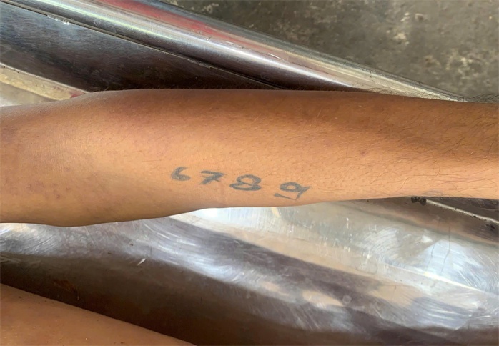 Công an TP HCM tìm thân nhân tử thi có hình xăm dãy số 6789 trên tay- Ảnh 2. Công an TP HCM tìm thân nhân tử thi có hình xăm dãy số 6789 trên tay- Ảnh 2.