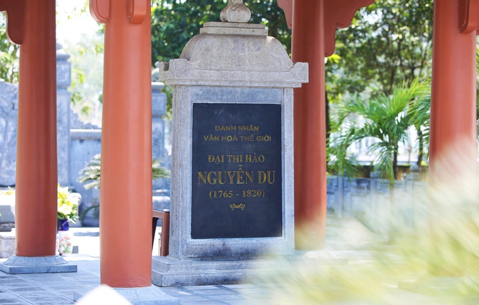Cận cảnh hiện vật, tư liệu quý từng gắn với cuộc đời, sự nghiệp Đại thi hào Nguyễn Du- Ảnh 20. Cận cảnh hiện vật, tư liệu quý từng gắn với cuộc đời, sự nghiệp Đại thi hào Nguyễn Du- Ảnh 20.