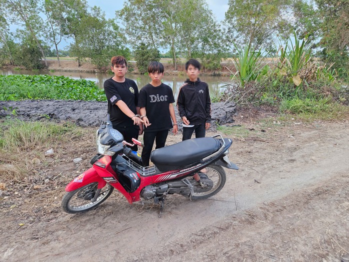 Bao vây và tóm gọn nhóm đối tượng manh động ở Tây Ninh - Ảnh 2. Bao vây và tóm gọn nhóm đối tượng manh động ở Tây Ninh - Ảnh 2.