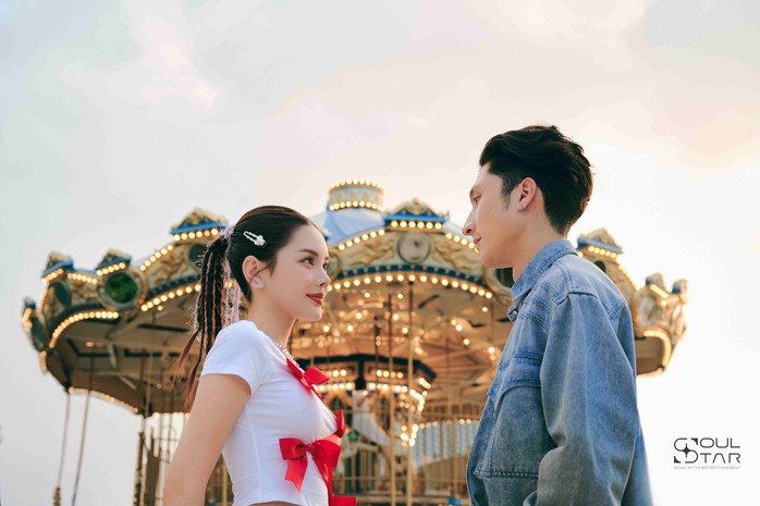 "Nữ thần chuyển giới" Đan Tiên làm ca sĩ
- Ảnh 2. "Nữ thần chuyển giới" Đan Tiên làm ca sĩ
- Ảnh 2.