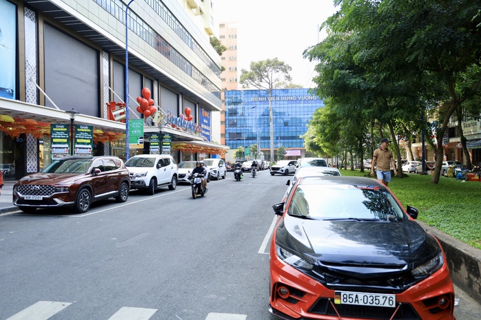 Đường Phạm Hữu Chí (quận 5, TP HCM) được thí điểm thu phí đỗ ô tô tự độngẢnh: NGỌC QUÝ Đường Phạm Hữu Chí (quận 5, TP HCM) được thí điểm thu phí đỗ ô tô tự độngẢnh: NGỌC QUÝ