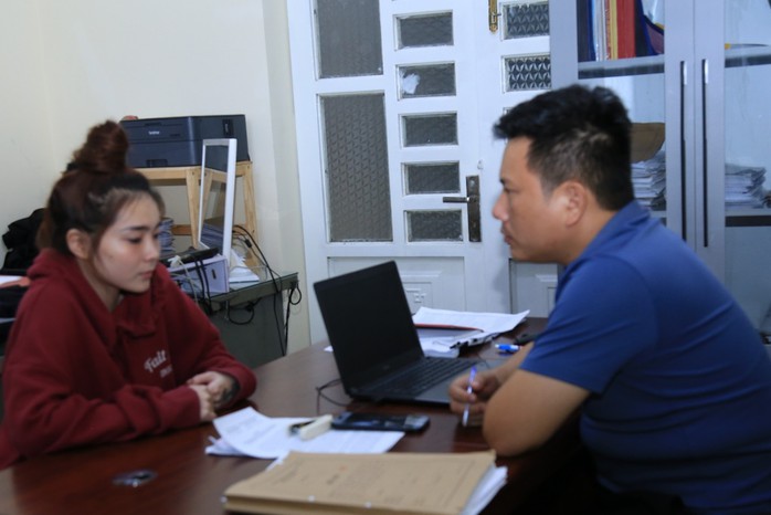NÓNG: Bắt 5 đối tượng trong clip “uy hiếp đòi nợ” gây xôn xao ở Đồng Nai - Ảnh 4. NÓNG: Bắt 5 đối tượng trong clip “uy hiếp đòi nợ” gây xôn xao ở Đồng Nai - Ảnh 4.