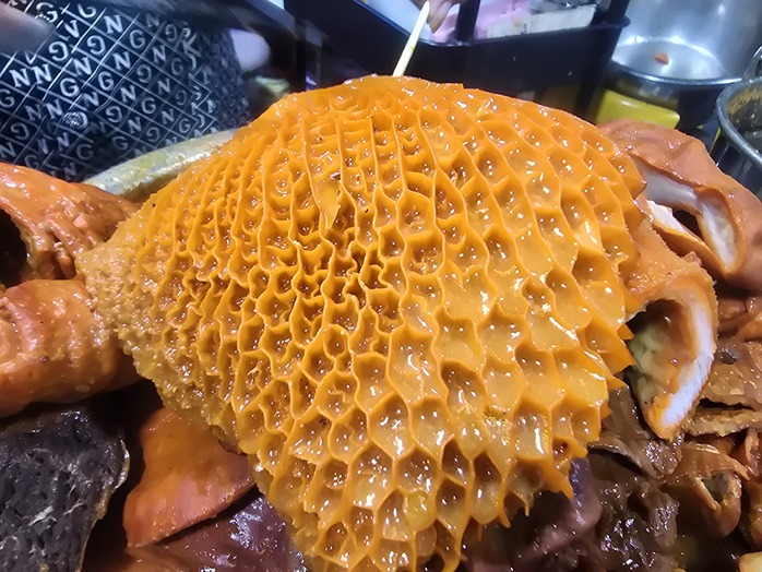 Hàng phá lấu bò đông khách dù nằm sâu trong hẻm nhỏ ở TP HCM- Ảnh 5. Hàng phá lấu bò đông khách dù nằm sâu trong hẻm nhỏ ở TP HCM- Ảnh 5.