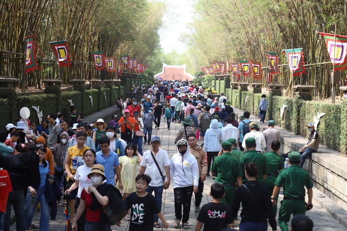 Khẳng định giá trị thiêng liêng về dựng nước, giữ nước- Ảnh 5. Khẳng định giá trị thiêng liêng về dựng nước, giữ nước- Ảnh 5.