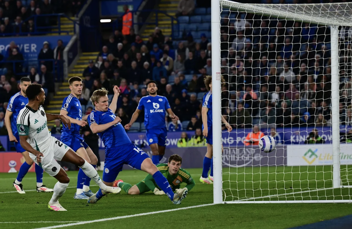 Leicester thua trắng 0-3, Newcastle đẩy Man City khỏi Top 5 - Ảnh 2. Leicester thua trắng 0-3, Newcastle đẩy Man City khỏi Top 5 - Ảnh 2.