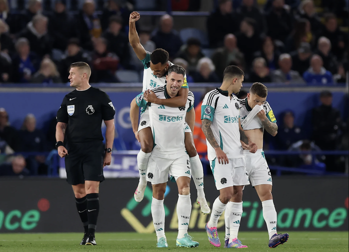 Leicester thua trắng 0-3, Newcastle đẩy Man City khỏi Top 5 - Ảnh 5. Leicester thua trắng 0-3, Newcastle đẩy Man City khỏi Top 5 - Ảnh 5.