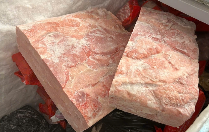 Điều đáng sợ bên trong một kho đông lạnh ở Bình Dương- Ảnh 3. Điều đáng sợ bên trong một kho đông lạnh ở Bình Dương- Ảnh 3.