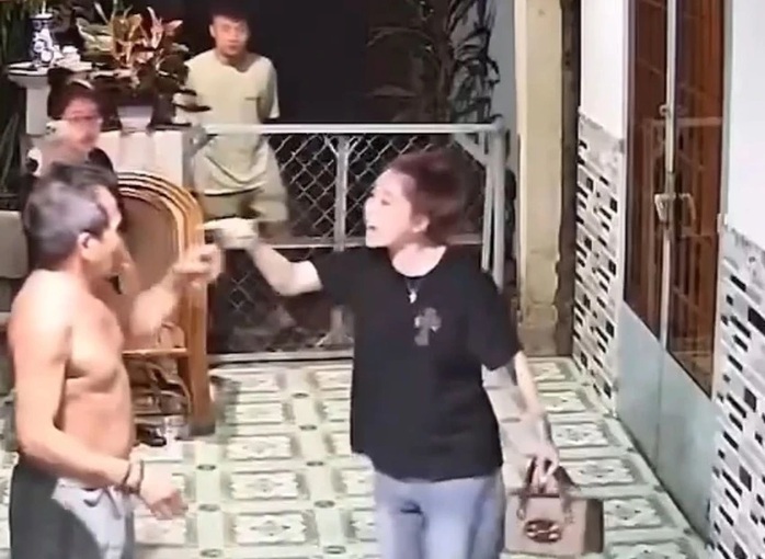 NÓNG: Bắt 5 đối tượng trong clip “uy hiếp đòi nợ” gây xôn xao ở Đồng Nai - Ảnh 1. NÓNG: Bắt 5 đối tượng trong clip “uy hiếp đòi nợ” gây xôn xao ở Đồng Nai - Ảnh 1.