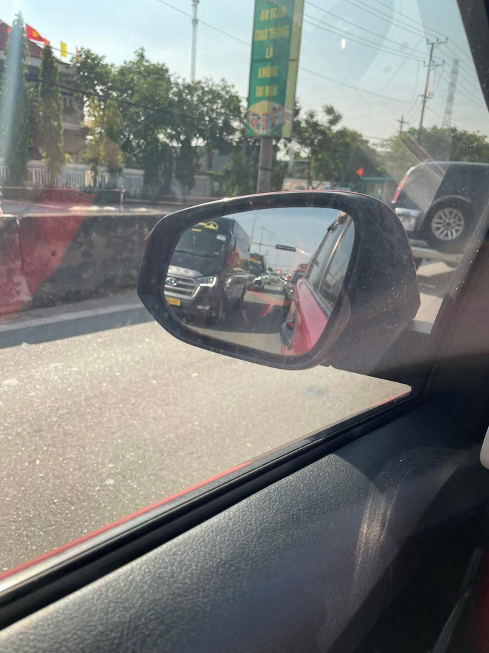 Ùn ứ nhiều km trên đường cao tốc TP HCM - Long Thành - Dầu Giây, nhiều người lắc đầu ngao ngán - Ảnh 7. Ùn ứ nhiều km trên đường cao tốc TP HCM - Long Thành - Dầu Giây, nhiều người lắc đầu ngao ngán - Ảnh 7.