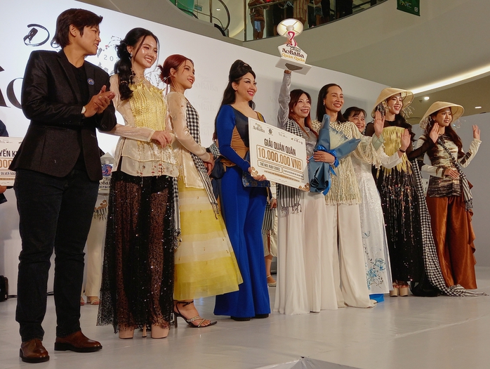 “Áo bà ba” qua cuộc thi thiết kế dành cho sinh viên- Ảnh 2. “Áo bà ba” qua cuộc thi thiết kế dành cho sinh viên- Ảnh 2.