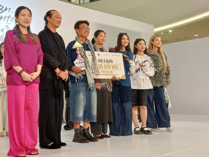 “Áo bà ba” qua cuộc thi thiết kế dành cho sinh viên- Ảnh 3. “Áo bà ba” qua cuộc thi thiết kế dành cho sinh viên- Ảnh 3.