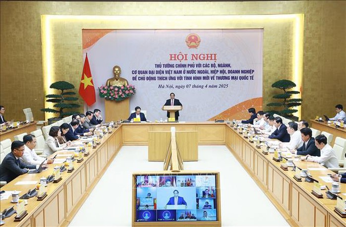 Thủ tướng: Mỹ áp thuế có thể gây khó khăn, nhưng phải vươn lên mạnh mẽ- Ảnh 2. Thủ tướng: Mỹ áp thuế có thể gây khó khăn, nhưng phải vươn lên mạnh mẽ- Ảnh 2.