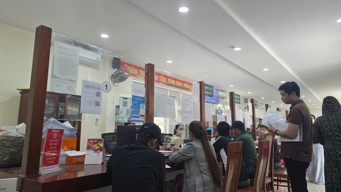 Chờ 60 phút rồi ra về vì hết giờ khiến người làm hồ sơ đất bức xúc, UBND quận Ngũ Hành Sơn, nói gì?- Ảnh 1. Chờ 60 phút rồi ra về vì hết giờ khiến người làm hồ sơ đất bức xúc, UBND quận Ngũ Hành Sơn, nói gì?- Ảnh 1.