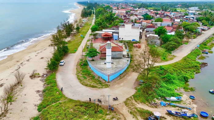 Độc đáo miếu Âm Hồn hình con tàu của cư dân vùng biển- Ảnh 1. Độc đáo miếu Âm Hồn hình con tàu của cư dân vùng biển- Ảnh 1.