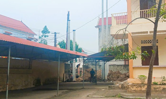Tháo dỡ trạm biến áp đặt trong trường học có 600 học sinh khiến phụ huynh lo lắng- Ảnh 2. Tháo dỡ trạm biến áp đặt trong trường học có 600 học sinh khiến phụ huynh lo lắng- Ảnh 2.