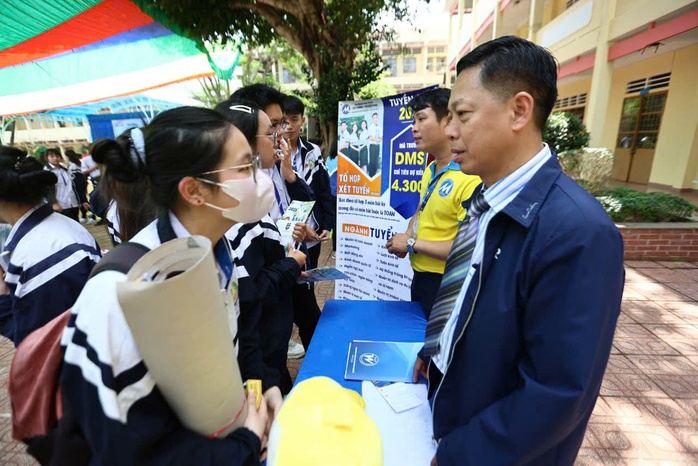 Cảnh báo hệ lụy từ các tổ hợp xét tuyển "lạ"- Ảnh 1. Cảnh báo hệ lụy từ các tổ hợp xét tuyển "lạ"- Ảnh 1.