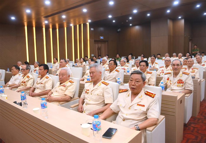 Tổng Bí thư Tô Lâm gặp mặt cán bộ Công an chi viện chiến trường miền Nam- Ảnh 3. Tổng Bí thư Tô Lâm gặp mặt cán bộ Công an chi viện chiến trường miền Nam- Ảnh 3.