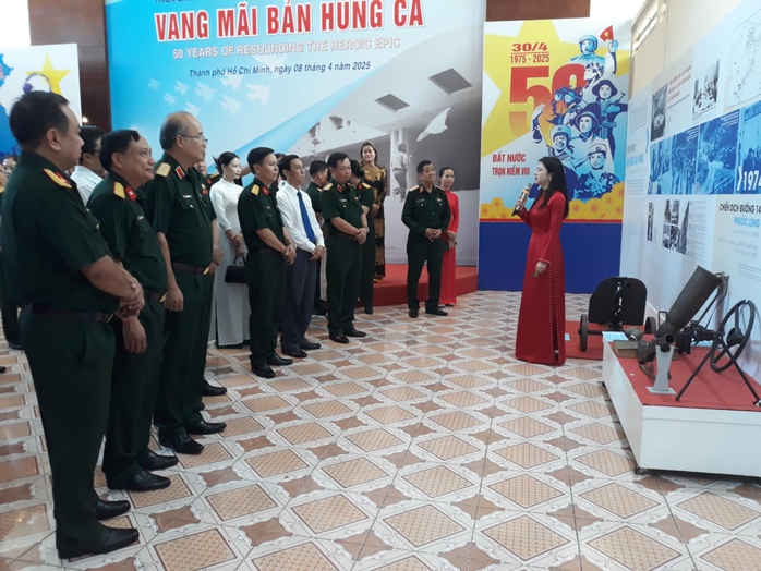 Khai mạc triển lãm chuyên đề "50 năm vang mãi bản hùng ca"- Ảnh 8. Khai mạc triển lãm chuyên đề "50 năm vang mãi bản hùng ca"- Ảnh 8.