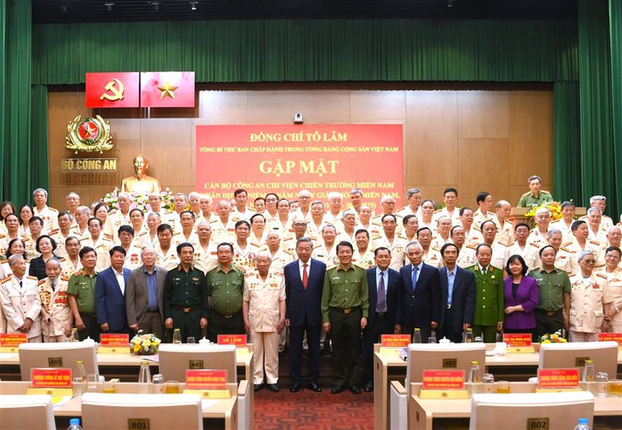 Tổng Bí thư Tô Lâm gặp mặt cán bộ Công an chi viện chiến trường miền Nam- Ảnh 5. Tổng Bí thư Tô Lâm gặp mặt cán bộ Công an chi viện chiến trường miền Nam- Ảnh 5.