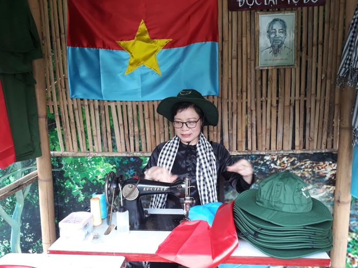 Khai mạc triển lãm chuyên đề "50 năm vang mãi bản hùng ca"- Ảnh 12. Khai mạc triển lãm chuyên đề "50 năm vang mãi bản hùng ca"- Ảnh 12.