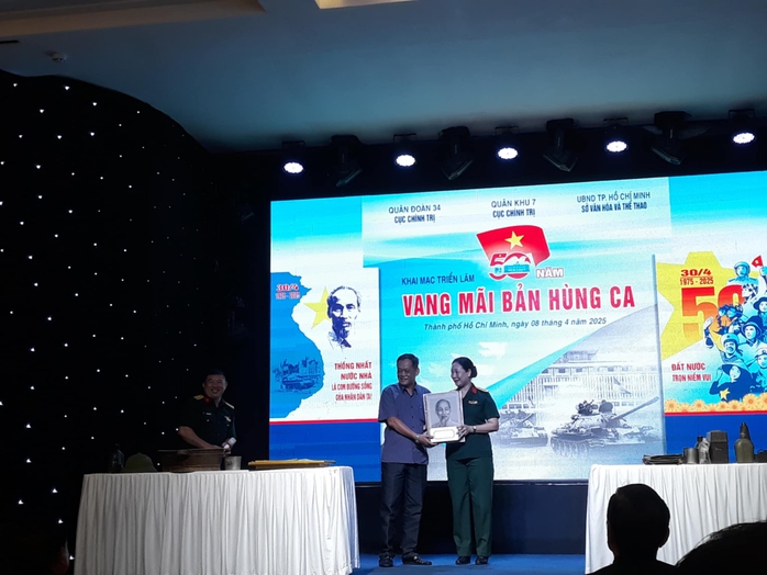 Khai mạc triển lãm chuyên đề "50 năm vang mãi bản hùng ca"- Ảnh 3. Khai mạc triển lãm chuyên đề "50 năm vang mãi bản hùng ca"- Ảnh 3.