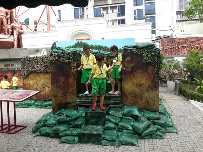 Khai mạc triển lãm chuyên đề "50 năm vang mãi bản hùng ca"- Ảnh 15. Khai mạc triển lãm chuyên đề "50 năm vang mãi bản hùng ca"- Ảnh 15.