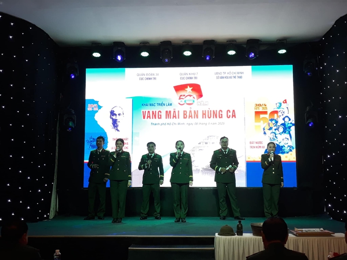 Khai mạc triển lãm chuyên đề "50 năm vang mãi bản hùng ca"- Ảnh 2. Khai mạc triển lãm chuyên đề "50 năm vang mãi bản hùng ca"- Ảnh 2.