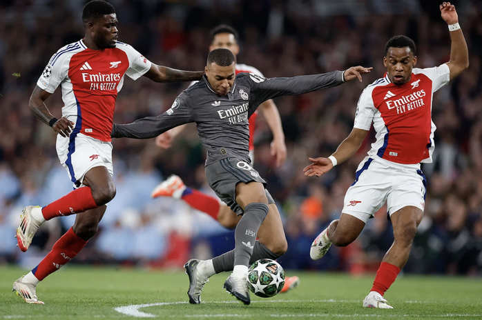 Địa chấn Emirates, Arsenal bắn hạ Real Madrid bằng ba siêu phẩm- Ảnh 2. Địa chấn Emirates, Arsenal bắn hạ Real Madrid bằng ba siêu phẩm- Ảnh 2.