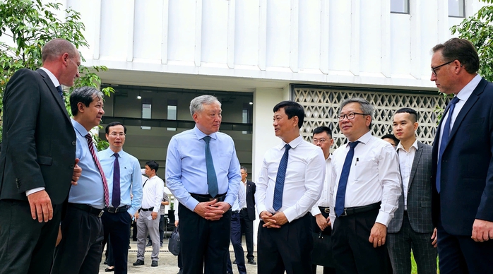 Hình ảnh Phó Thủ tướng Thường trực Nguyễn Hòa Bình thăm và làm việc tại Trường Đại học Việt Đức- Ảnh 1. Hình ảnh Phó Thủ tướng Thường trực Nguyễn Hòa Bình thăm và làm việc tại Trường Đại học Việt Đức- Ảnh 1.