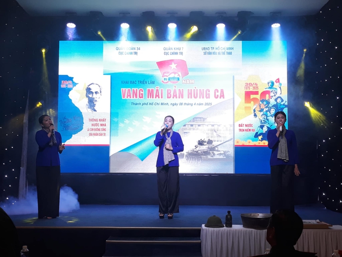 Khai mạc triển lãm chuyên đề "50 năm vang mãi bản hùng ca"- Ảnh 1. Khai mạc triển lãm chuyên đề "50 năm vang mãi bản hùng ca"- Ảnh 1.