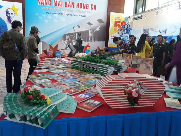 Khai mạc triển lãm chuyên đề "50 năm vang mãi bản hùng ca"- Ảnh 10. Khai mạc triển lãm chuyên đề "50 năm vang mãi bản hùng ca"- Ảnh 10.