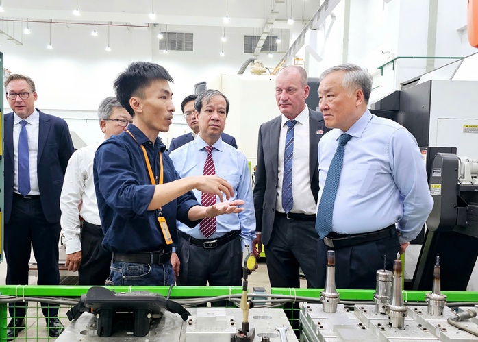 Hình ảnh Phó Thủ tướng Thường trực Nguyễn Hòa Bình thăm và làm việc tại Trường Đại học Việt Đức- Ảnh 2. Hình ảnh Phó Thủ tướng Thường trực Nguyễn Hòa Bình thăm và làm việc tại Trường Đại học Việt Đức- Ảnh 2.