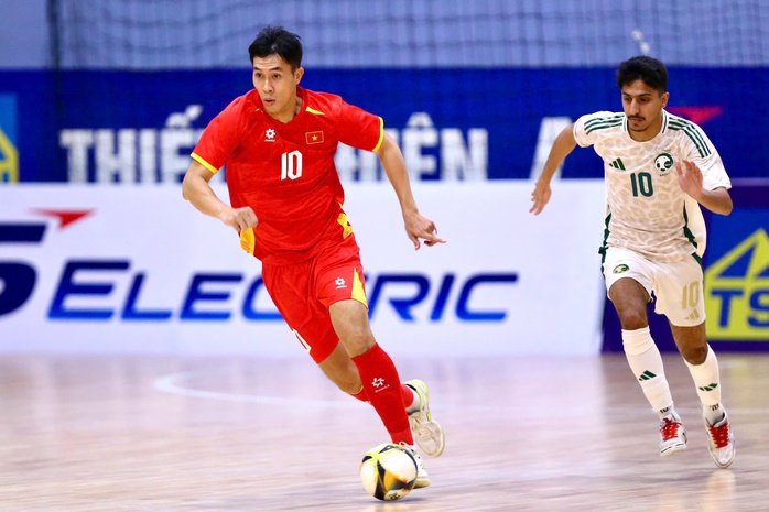 Futsal Việt Nam thắng 2-1 Ả Rập Saudi- Ảnh 1. Futsal Việt Nam thắng 2-1 Ả Rập Saudi- Ảnh 1.