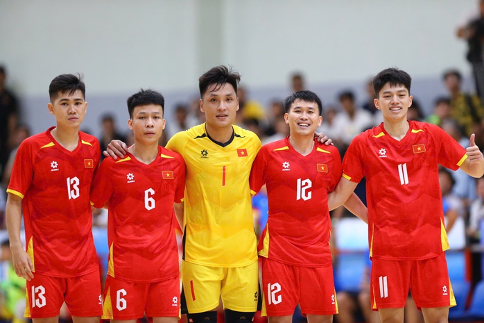 Futsal Việt Nam thắng 2-1 Ả Rập Saudi- Ảnh 2. Futsal Việt Nam thắng 2-1 Ả Rập Saudi- Ảnh 2.