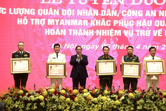 Thủ tướng: Đưa Đoàn cứu hộ sang Myanmar thể hiện tinh thần nhân đạo của dân tộc- Ảnh 2.