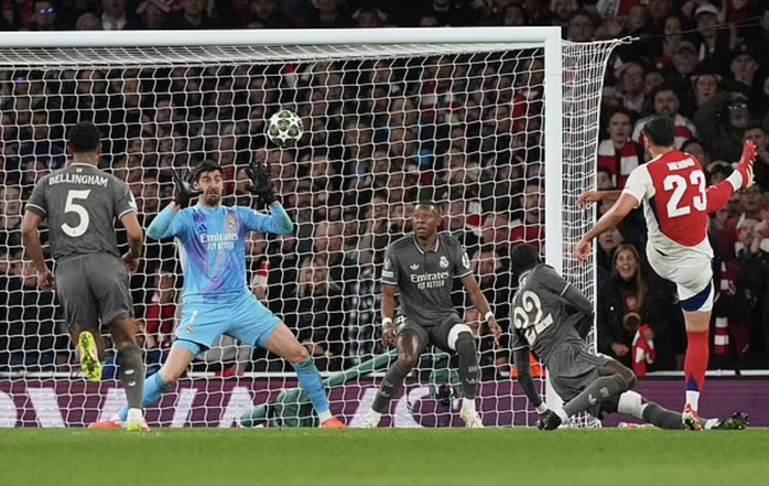 Bellingham thừa nhận Real Madrid chơi tệ, mơ phục thù ở Bernabeu- Ảnh 4. Bellingham thừa nhận Real Madrid chơi tệ, mơ phục thù ở Bernabeu- Ảnh 4.
