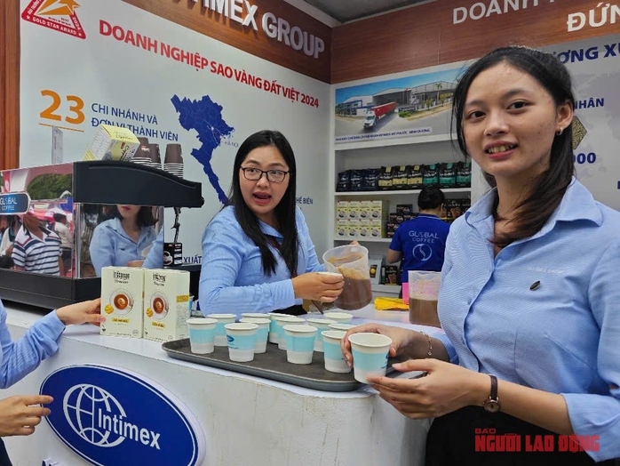 "Ông trùm" cà phê Việt Nam chỉ nhận thù lao 10 triệu đồng/tháng- Ảnh 2. "Ông trùm" cà phê Việt Nam chỉ nhận thù lao 10 triệu đồng/tháng- Ảnh 2.