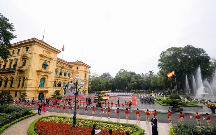 Thủ tướng Phạm Minh Chính chủ trì Lễ đón Thủ tướng Tây Ban Nha- Ảnh 3. Thủ tướng Phạm Minh Chính chủ trì Lễ đón Thủ tướng Tây Ban Nha- Ảnh 3.