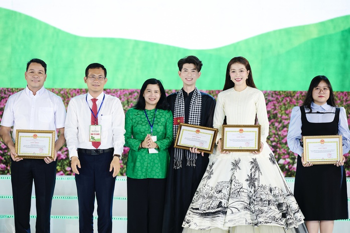 Hoa hậu Kiều Duy hóa "nàng thơ" của Nguyễn Minh Công- Ảnh 15. Hoa hậu Kiều Duy hóa "nàng thơ" của Nguyễn Minh Công- Ảnh 15.
