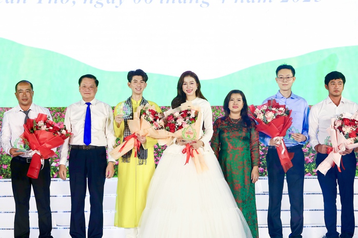 Hoa hậu Kiều Duy hóa "nàng thơ" của Nguyễn Minh Công- Ảnh 3. Hoa hậu Kiều Duy hóa "nàng thơ" của Nguyễn Minh Công- Ảnh 3.