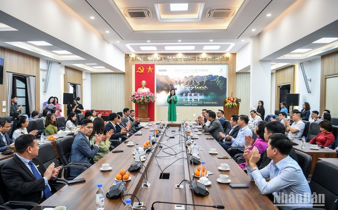 Báo Nhân Dân ra mắt video âm nhạc "Victory - Bond in Vietnam"- Ảnh 1. Báo Nhân Dân ra mắt video âm nhạc "Victory - Bond in Vietnam"- Ảnh 1.
