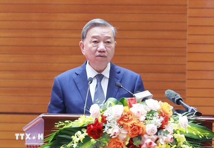 Mãi mãi khắc ghi công lao của những người
đã hiến dâng xương máu vì non sông gấm vóc- Ảnh 1. Mãi mãi khắc ghi công lao của những người
đã hiến dâng xương máu vì non sông gấm vóc- Ảnh 1.